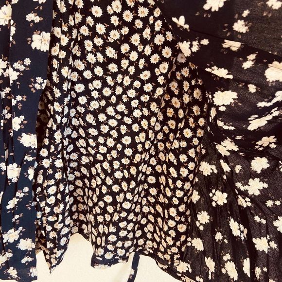 Studio 25 Vintage Ditsy Daisy Floral Hidden Romper NWT Navy Blue Size Small - Picture 4 of 6